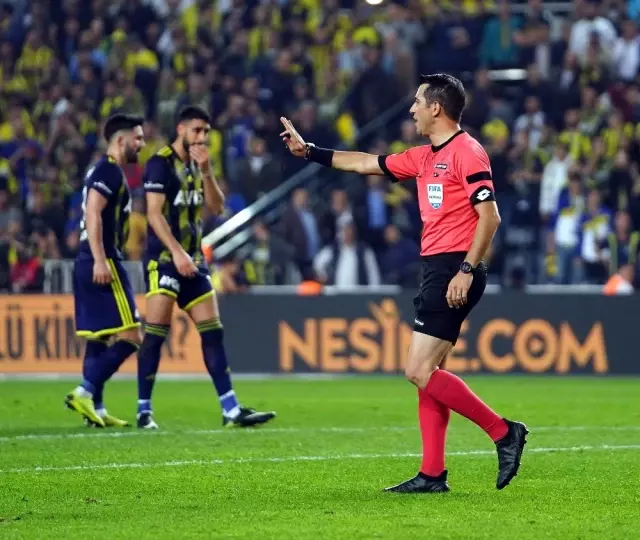 Fenerbahçe liderlik koltuğuna oturdu Fenerbahçe liderlik koltuğuna oturdu