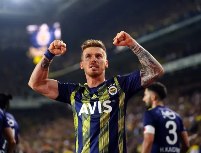 Fenerbahçe liderlik koltuğuna oturdu Fenerbahçe liderlik koltuğuna oturdu