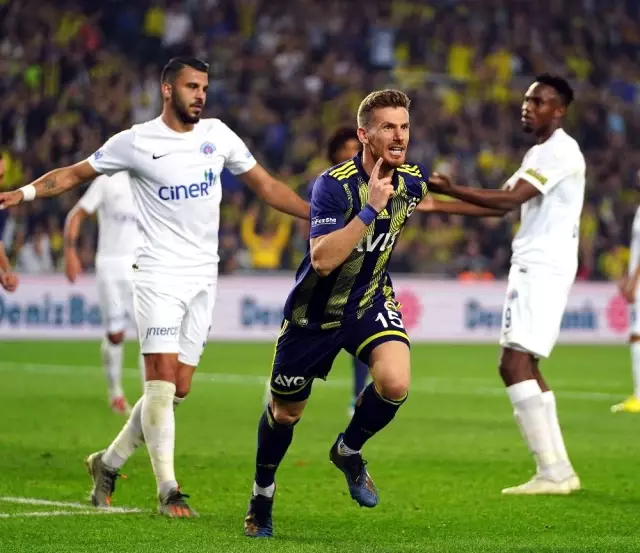 Fenerbahçe liderlik koltuğuna oturdu Fenerbahçe liderlik koltuğuna oturdu