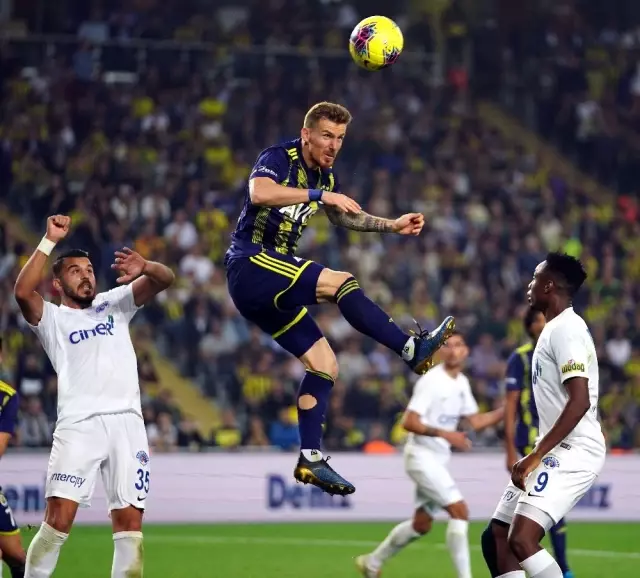 Fenerbahçe liderlik koltuğuna oturdu Fenerbahçe liderlik koltuğuna oturdu