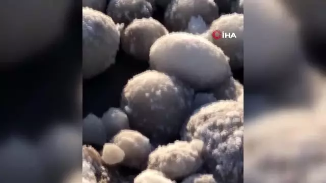 - Finlandiya'da yumurta şeklinde buz topları plajı kapladı