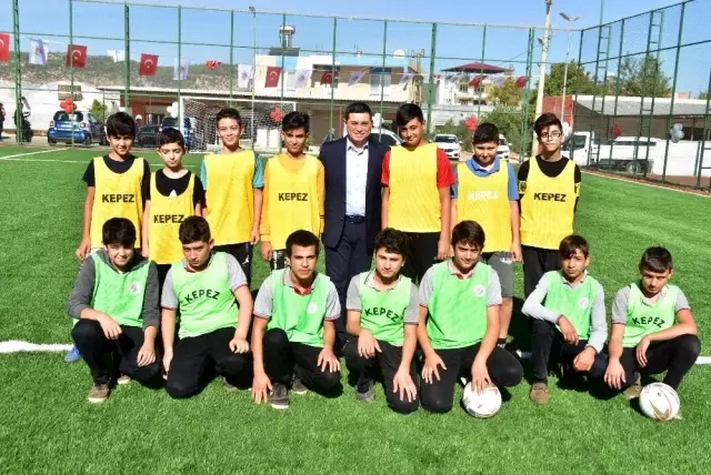 Gaziler Semt Spor Sahası törenle açıldı Gaziler Semt Spor Sahası törenle açıldı