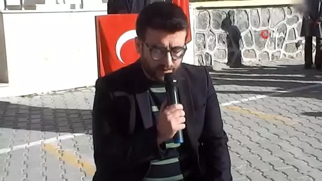 İlkokul öğrencilerinden askere selam İlkokul öğrencilerinden askere selam