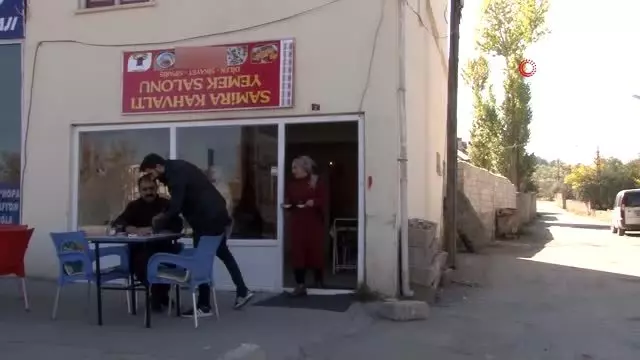 İşleri ters gidince tabelayı da ters çevirdi İşleri ters gidince tabelayı da ters çevirdi