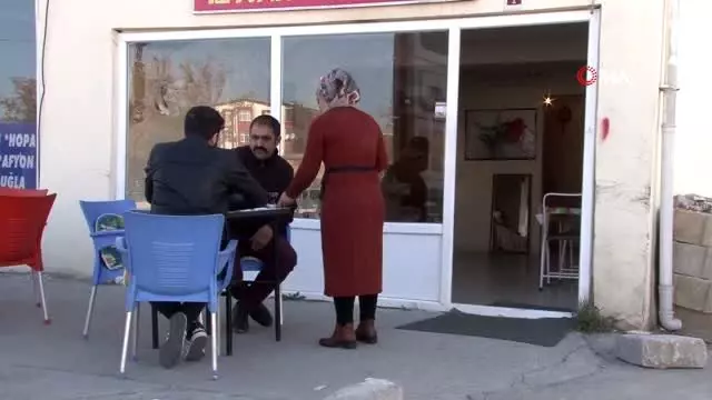 İşleri ters gidince tabelayı da ters çevirdi İşleri ters gidince tabelayı da ters çevirdi