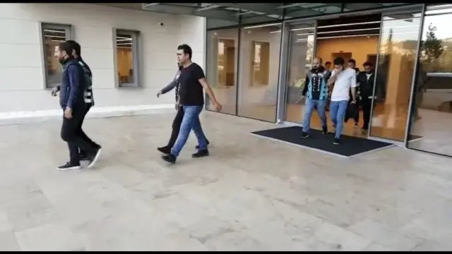 İstanbul'da asker eğlencesinde terör estiren 6 magandaya 34 bin lira ceza İstanbul'da asker eğlencesinde terör estiren 6 magandaya 34 bin lira ceza