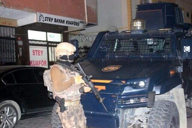 İstanbul'da gece vakti terör örgütü PKK/KCK operasyonu: Çok sayıda gözaltı var