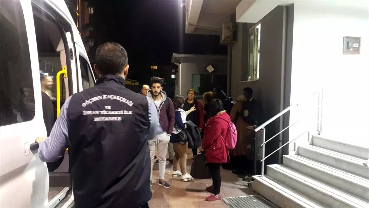 İzmir'de göçmen kaçakçılığı operasyonu
