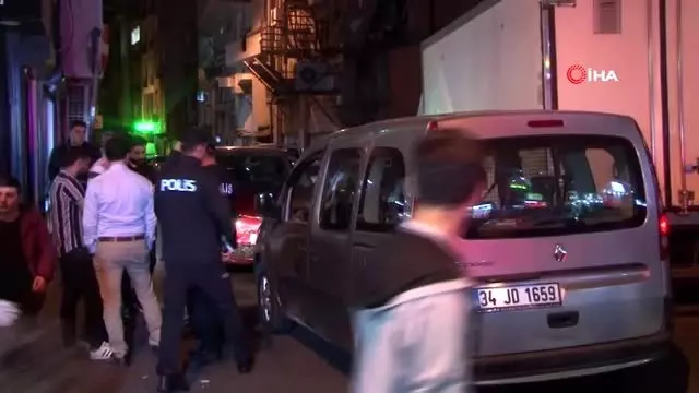 Kağıthane'de silahlı yol verme kavgası: 1 yaralı Kağıthane'de silahlı yol verme kavgası: 1 yaralı
