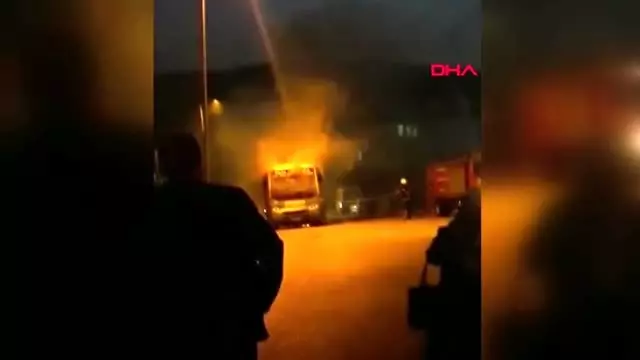 Karabük'te halk otobüsünün motor kısmında yangın Karabük'te halk otobüsünün motor kısmında yangın