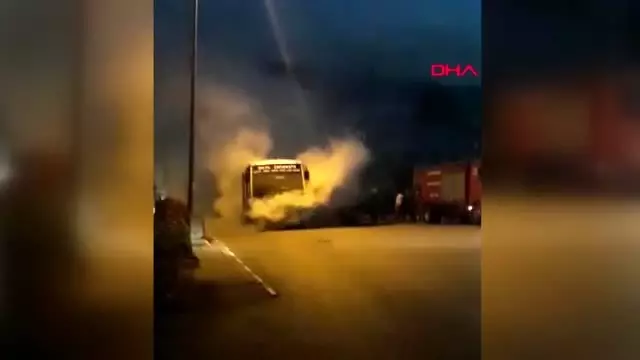 Karabük'te halk otobüsünün motor kısmında yangın Karabük'te halk otobüsünün motor kısmında yangın