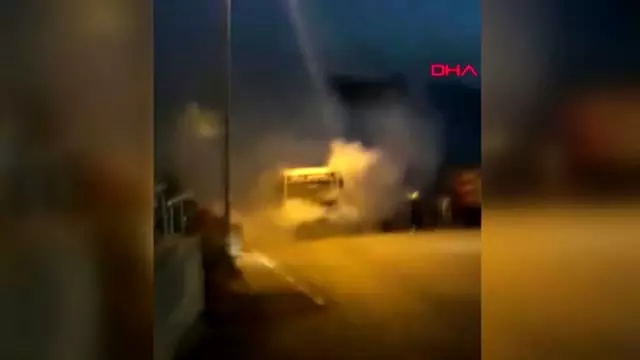 Karabük'te halk otobüsünün motor kısmında yangın Karabük'te halk otobüsünün motor kısmında yangın