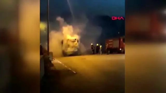 Karabük'te halk otobüsünün motor kısmında yangın Karabük'te halk otobüsünün motor kısmında yangın