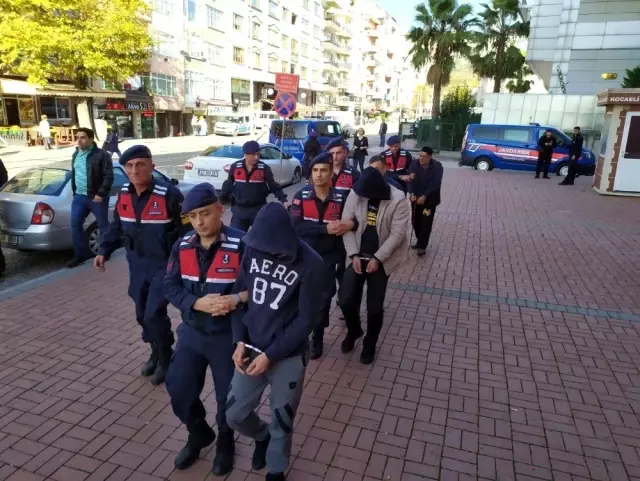 Kocaeli'de 4 DEAŞ şüphesinden 2'si tutuklandı Kocaeli'de 4 DEAŞ şüphesinden 2'si tutuklandı
