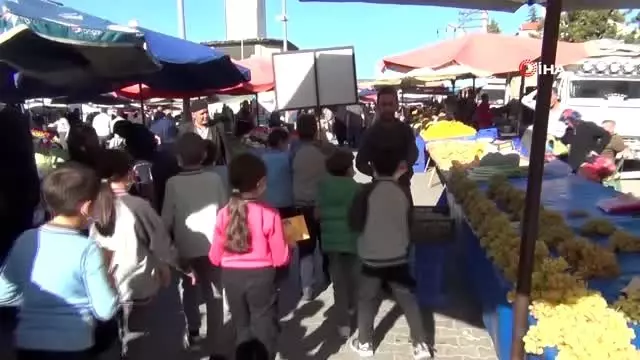 Lösemili çocuklar için maske takıp pazar yerinde dolaştılar