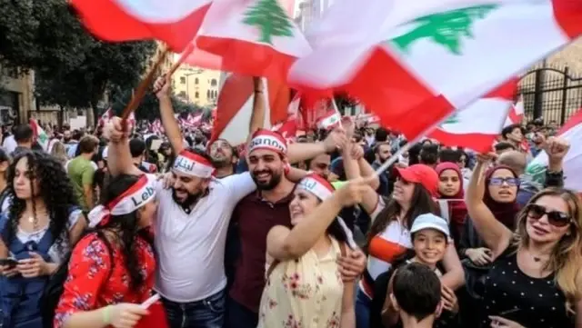 Lübnan'daki protestolar: WhatsApp vergisi ülkedeki derin krizi nasıl ortaya çıkardı?