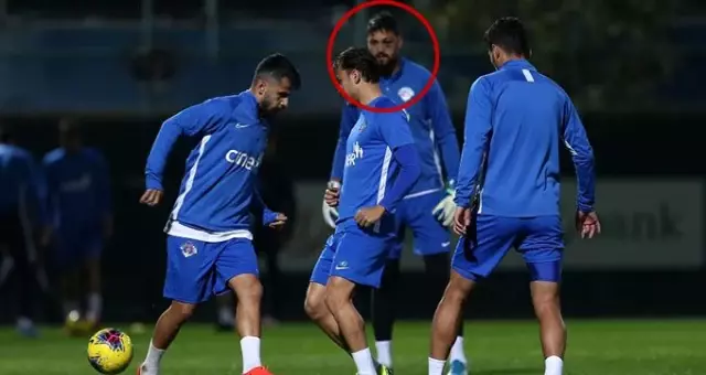 Malatya soyunma odasını basan Kasımpaşa kalecisinin gözündeki morluk dikkat çekti! Malatya soyunma odasını basan Kasımpaşa kalecisinin gözündeki morluk dikkat çekti!