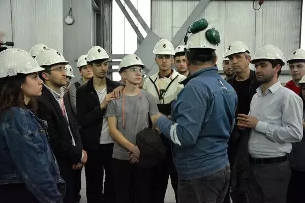 Meslek lisesi öğrencilerine Ambarlı Santrali'nde özel ders Meslek lisesi öğrencilerine Ambarlı Santrali'nde özel ders
