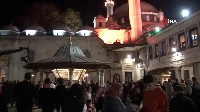 Mevlid Kandili'nde Eyüp Sultan Camii doldu taştı Mevlid Kandili'nde Eyüp Sultan Camii doldu taştı