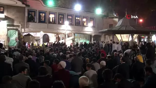 Mevlid Kandili'nde Eyüp Sultan Camii doldu taştı Mevlid Kandili'nde Eyüp Sultan Camii doldu taştı