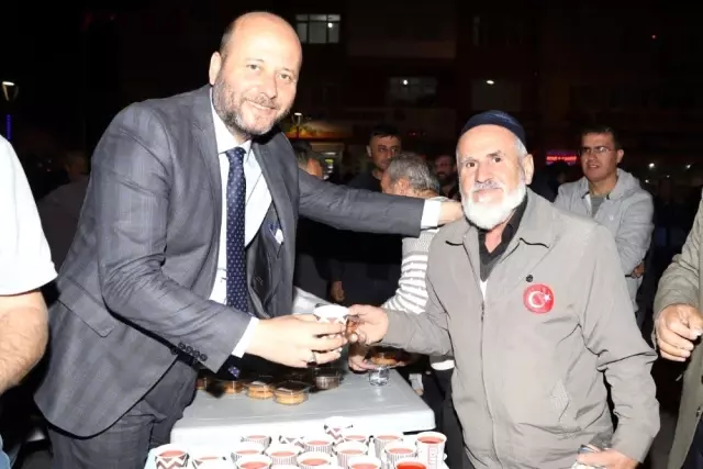 Nevşehir Belediyesi, kandil simidi ve lokum ikram etti