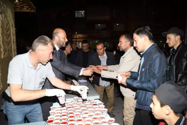 Nevşehir Belediyesi, kandil simidi ve lokum ikram etti Nevşehir Belediyesi, kandil simidi ve lokum ikram etti