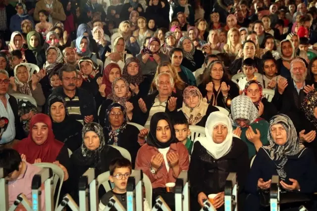 Nihat Hatipoğlu Mevlit Kandili'nde Gaziosmanpaşalılarla buluştu Nihat Hatipoğlu Mevlit Kandili'nde Gaziosmanpaşalılarla buluştu