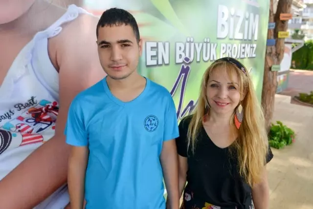 Otizm ve down sendromlu çocuklar 'Aksaray'a sessiz kalma' diye haykırdı Otizm ve down sendromlu çocuklar 'Aksaray'a sessiz kalma' diye haykırdı