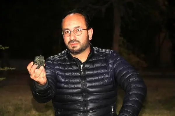 Parkta buldu, 'Göktaşı' olduğunu iddia etti