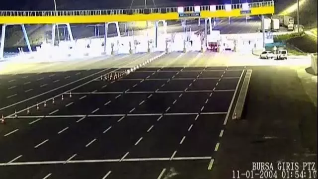 Sanal parayla kazanç vaadiyle dolandırıcılık yaptığı iddia edilen kadın yakalanma anı Sanal parayla kazanç vaadiyle dolandırıcılık yaptığı iddia edilen kadın yakalanma anı