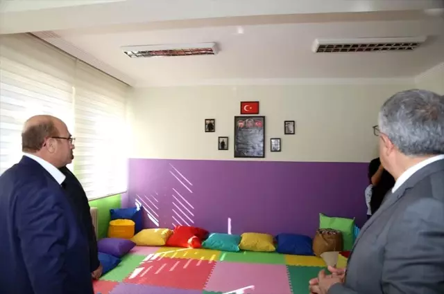 Şehit polis Recep Emre Yılmaz'ın ismi kütüphanede yaşatılacak Şehit polis Recep Emre Yılmaz'ın ismi kütüphanede yaşatılacak