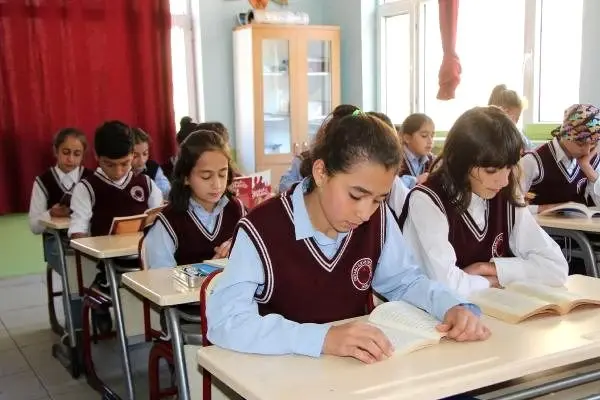 Şırnaklı öğrenciler, idollerinin hayatlarını kitaba döktü