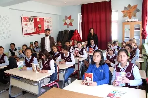 Şırnaklı öğrenciler, idollerinin hayatlarını kitaba döktü