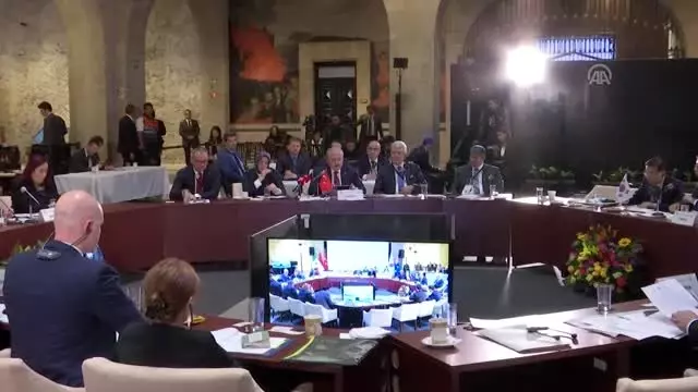 TBMM Başkanı Şentop: 'İnsan değerini cüzdan kalınlığıyla tartmaktadırlar' TBMM Başkanı Şentop: 'İnsan değerini cüzdan kalınlığıyla tartmaktadırlar'