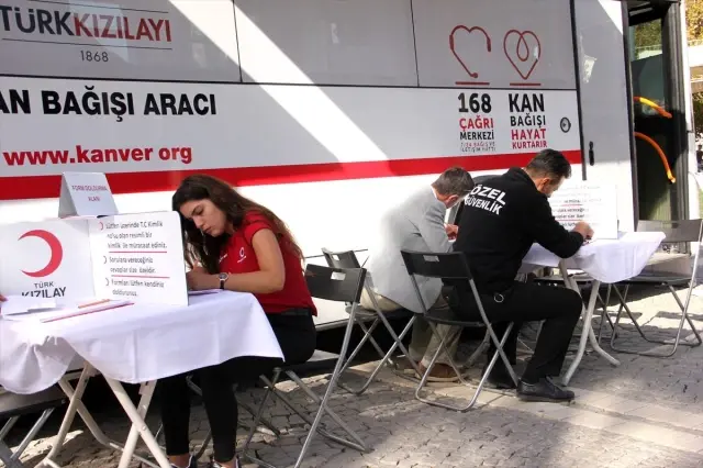 Türk Sağlık-Sen üyeleri kan ve kök hücre bağışında bulundu Türk Sağlık-Sen üyeleri kan ve kök hücre bağışında bulundu