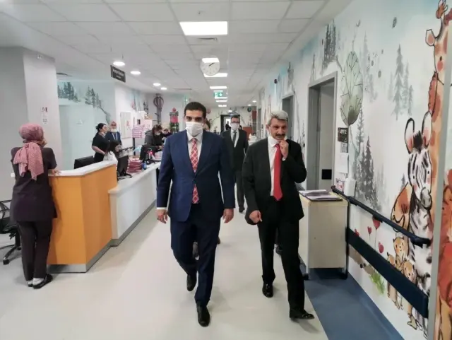 Ülkü Ocakları Genel Başkanı Ateş'ten lösemili çocuklara ziyaret