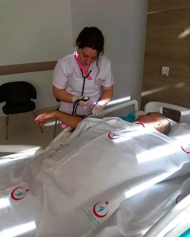 Ünlü söz yazarı hastaneye kaldırıldı