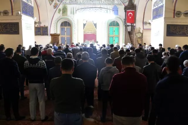 Uşak'taki tarihi camide Mevlit Kandili ihya edildi