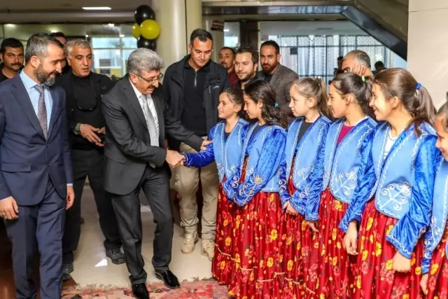 Vali Bilmez, Van Kültür Evi'nin açılışını yaptı Vali Bilmez, Van Kültür Evi'nin açılışını yaptı