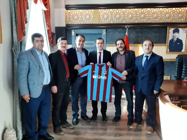 Van TS derneği yönetiminden Gevaş Kaymakamı Genç'e ziyaret Van TS derneği yönetiminden Gevaş Kaymakamı Genç'e ziyaret