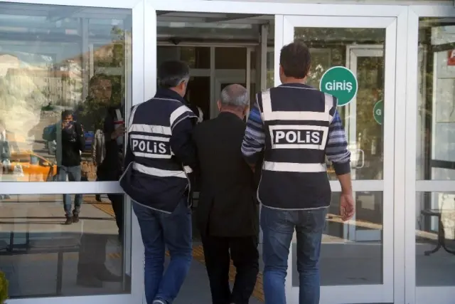 Yankesicilik şüphelisi 2 kişi yakalandı Yankesicilik şüphelisi 2 kişi yakalandı