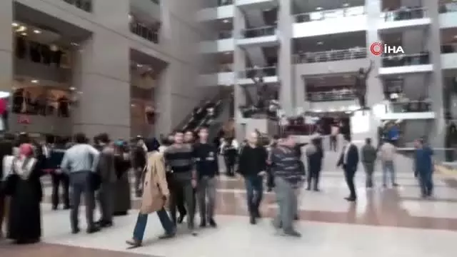 Yazar Şahiner, eşinin intihar ettiği adliyeye geldi Yazar Şahiner, eşinin intihar ettiği adliyeye geldi