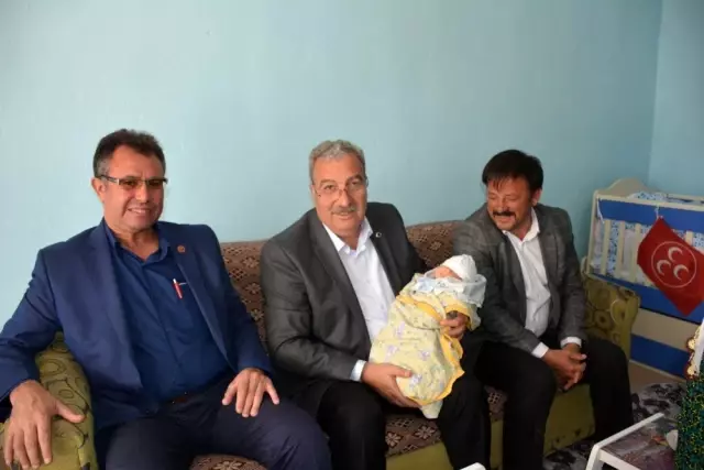 Yeni doğan bebeğe Devlet Bahçeli'nin ismini verdiler Yeni doğan bebeğe Devlet Bahçeli'nin ismini verdiler