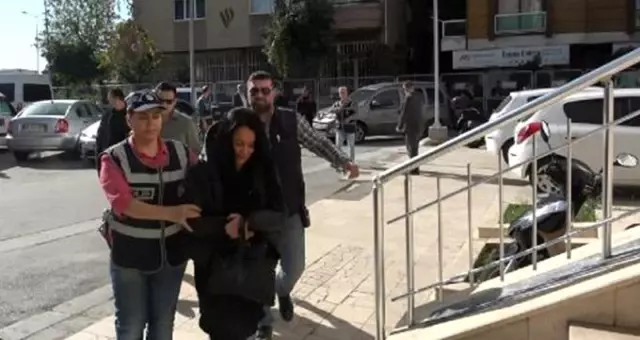 Yüzlerce kişiyi dolandıran 'Binbir Surat Bitcoin Safiye' tutuklandı Yüzlerce kişiyi dolandıran 'Binbir Surat Bitcoin Safiye' tutuklandı
