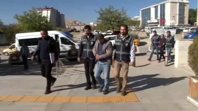 Abdest alan vatandaşın 5 bin TL'sini çalan 2 şüpheli yakalandı