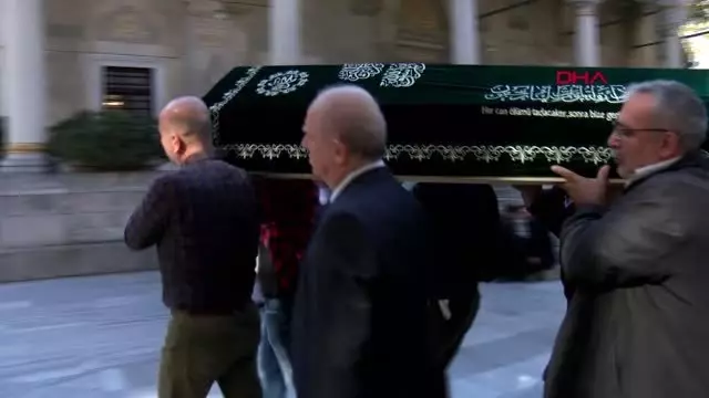 Adliyede intihar eden yazar seray şahiner'in eşi toprağa verildi Adliyede intihar eden yazar seray şahiner'in eşi toprağa verildi