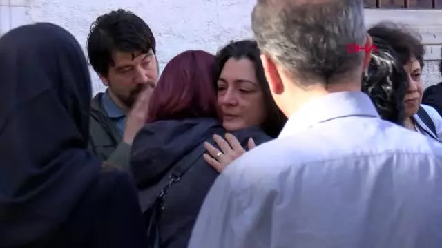 Adliyede intihar eden yazar seray şahiner'in eşi toprağa verildi Adliyede intihar eden yazar seray şahiner'in eşi toprağa verildi