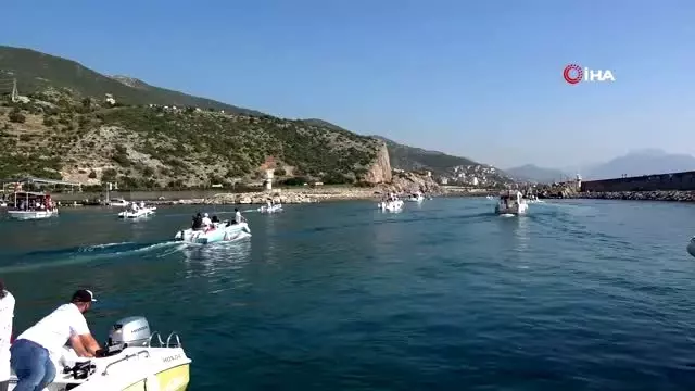Alanya'da en büyük balığı yakalamak için yarışıyorlar Alanya'da en büyük balığı yakalamak için yarışıyorlar