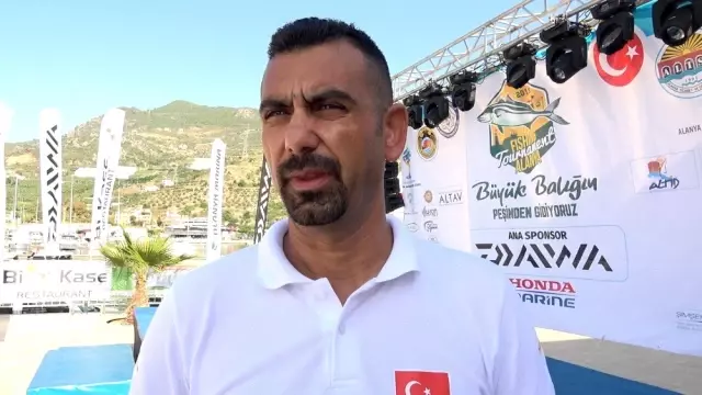 Alanya'da en büyük balığı yakalamak için yarışıyorlar Alanya'da en büyük balığı yakalamak için yarışıyorlar