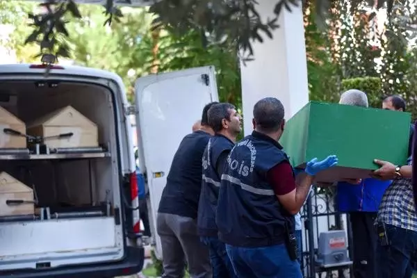 Antalya'da 4 kişilik aile ölü bulundu; siyanür bulgusuna rastlandı (4) Antalya'da 4 kişilik aile ölü bulundu; siyanür bulgusuna rastlandı (4)